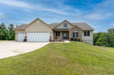 11400 95TH, Blue Grass, Iowa 52726, 4 Bedrooms Bedrooms, ,3 BathroomsBathrooms,Single Family,For Sale,95TH,QC4224705