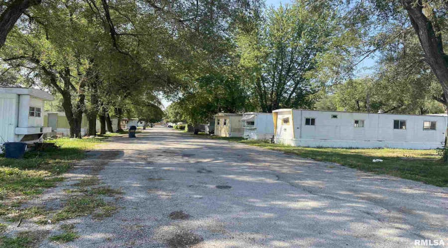 1040 AVENUE OF THE CITIES, East Moline, Illinois 61244, ,Commercial/cie,For Sale,AVENUE OF THE CITIES,QC4225388