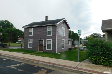 2127 12TH, Davenport, Iowa 52803, 2 Bedrooms Bedrooms, ,1 BathroomBathrooms,Attached Single Family,For Sale,12TH,QC4226290