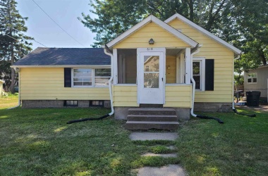 613 1ST, Clinton, Iowa 52732, 2 Bedrooms Bedrooms, ,1 BathroomBathrooms,Single Family,For Sale,1ST,QC4226582