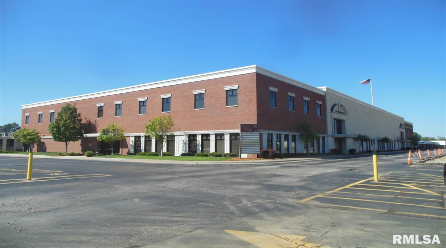 3800 AVENUE OF THE CITIES, Moline, Illinois 61265, ,Commercial/cie,For Sale,AVENUE OF THE CITIES,QC7039579
