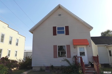 213 4TH, Clinton, Iowa 52732, 3 Bedrooms Bedrooms, ,1 BathroomBathrooms,Single Family,For Sale,4TH,QC4226919