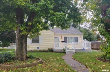 2307 LOCUST, Davenport, Iowa 52804, 2 Bedrooms Bedrooms, ,1 BathroomBathrooms,Single Family,For Sale,LOCUST,QC4227348