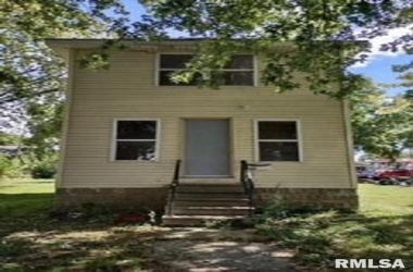 322 12TH, East Moline, Illinois 61244, 2 Bedrooms Bedrooms, ,1 BathroomBathrooms,Single Family,For Rent,12TH,QC4227475