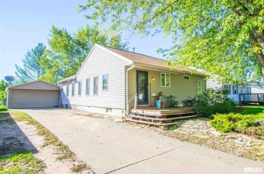 619 MIDDLE, Camanche, Iowa 52730, 4 Bedrooms Bedrooms, ,2 BathroomsBathrooms,Single Family,For Sale,MIDDLE,QC4227535