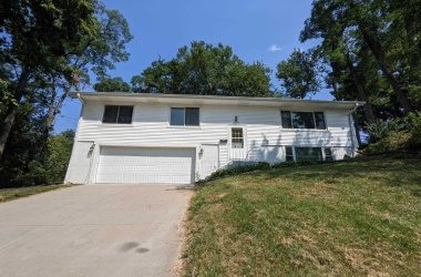 609 CHEROKEE, Davenport, Iowa 52804, 3 Bedrooms Bedrooms, ,2 BathroomsBathrooms,Single Family,For Sale,CHEROKEE,QC4227567